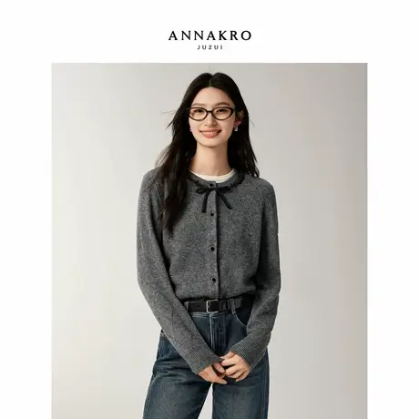 玖姿安娜蔻静奢千金风亮片钉珠格雷灰圆领羊毛开衫女2025冬季新款图片