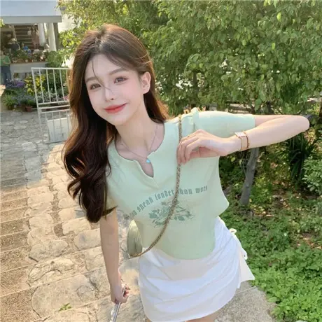 美式棕正肩短袖t恤女夏季新款小众设计感不规则v领修身短款上衣潮商品大图