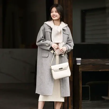 时尚毛呢外套2023年冬季新款女装百搭翻领通勤温柔牛角扣长款外套图片