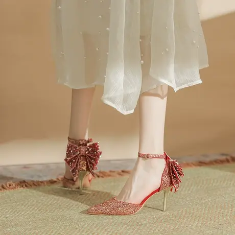 2024年新款蝴蝶结中空尖头一字扣高跟鞋红色新娘主婚纱不累脚婚鞋图片