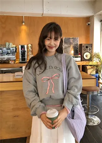 博主同款 2024春季新款韩国东大门可爱百搭蝴蝶结卫衣女套头上衣商品大图