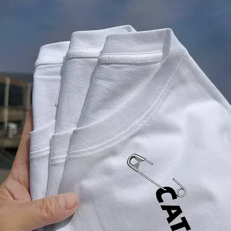 秀洛别针和字母都是印得CAT简约创意休闲纯棉宽松短袖T恤男女衣服商品大图