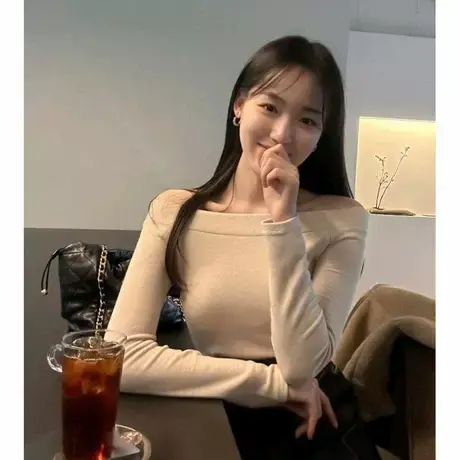 现货 Onoev 迷人露肩温温柔一字领修身T恤2023女装冬季商品大图