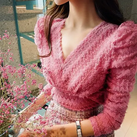 粉红大布娃娃V领打底衫女洋气修身泡泡袖褶皱长袖蕾丝衬衫春新款商品大图
