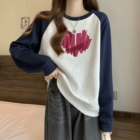 涂鸦爱心印花圆领卫衣女秋季宽松韩版百搭薄款插肩长袖撞色上衣服图片