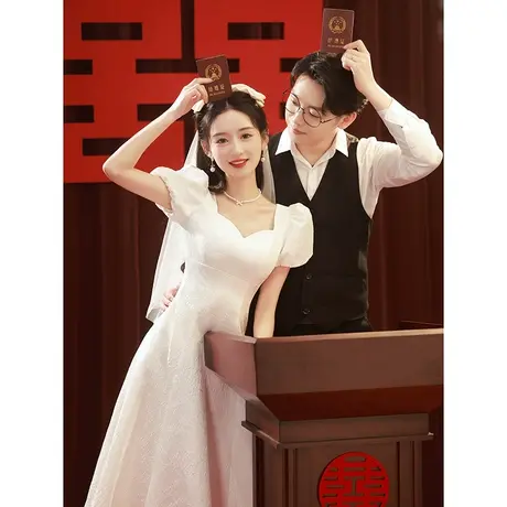 领证登记白色订婚小礼服2023年新款女夏季法式方领平时可穿小白裙图片