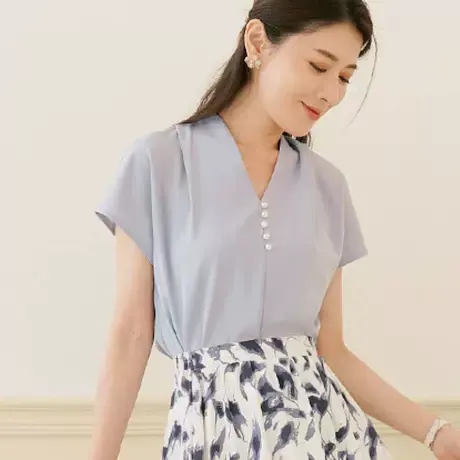 桔熊夏季通勤温柔气质V领落肩短袖抓褶珍珠上衣女大码AB18279图片