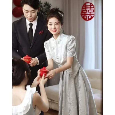 中式敬酒服2024新款新娘伴娘服灰色裙子订婚礼服女旗袍秀禾服嫁衣商品大图