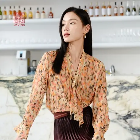 EP雅莹高端系列 桑蚕丝印花优雅飘带扣饰衬衫 2023新款2110A图片