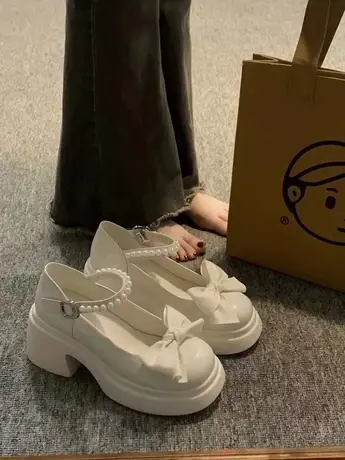 玛丽珍鞋女2023年春新款时尚高跟蝴蝶结厚底粗跟珍珠配裙子小皮鞋图片