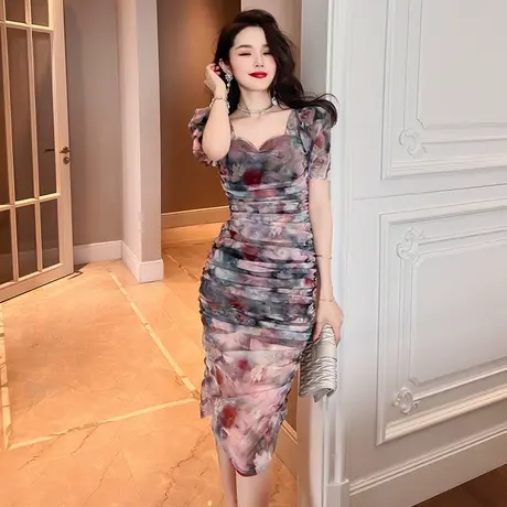 网纱褶皱遮肚子方领轻熟风露背连衣裙女新款气质收腰显瘦包臀裙子图片