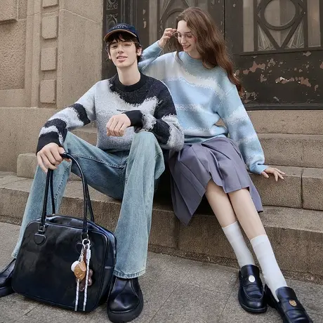 唐狮秋冬季情侣毛衣女圆领套头精致刺绣字母渐变超好看毛线衫TMTA图片