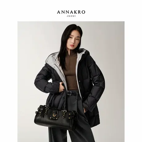 玖姿安娜蔻休闲减龄连帽中长款压胶鹅绒羽绒服女2025冬季新款商品大图