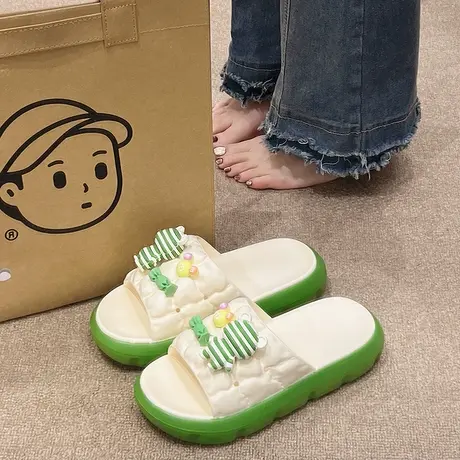 新款拖鞋女夏季ins潮卡通可爱小熊外穿防滑踩屎感厚底沙滩凉拖鞋商品大图