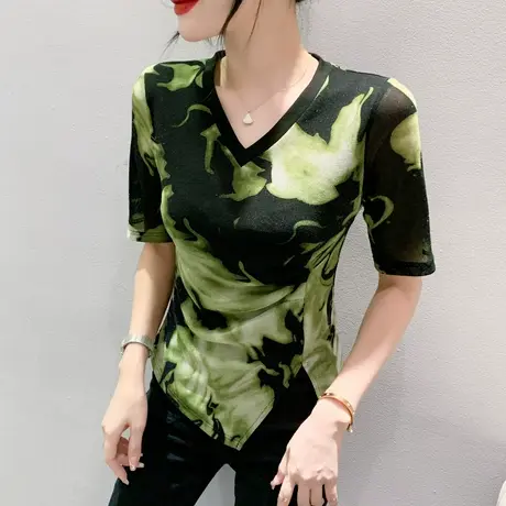 2024夏装新款不规则开叉T恤女五分袖欧货性感V领网纱小衫印花上衣商品大图