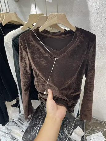 设计感链条V领金丝绒长袖T恤女2023秋新款时尚侧边褶皱打底衫上衣商品大图