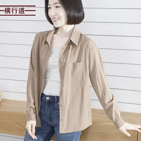 翻领格纹长袖衬衣女士外套宽松妈妈大码衣服2023新款冬装外搭衬衫图片