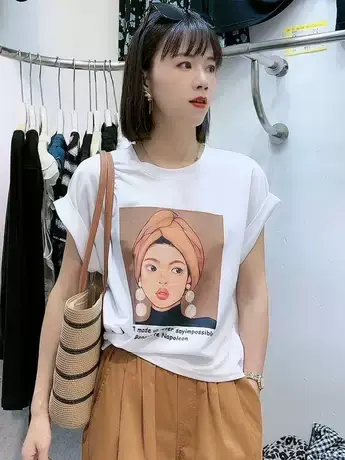 欧洲站2023夏新款正肩下摆设计感打结短袖T恤女字母印花显瘦上衣图片