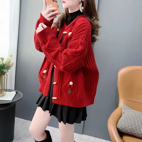 日系重工复古牛角扣毛衣开衫女秋冬2023新款宽松麻花红色针织外套商品大图