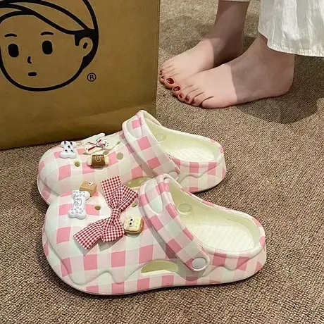 可爱格子蝴蝶结小狗洞洞鞋女夏季外穿厚底海边沙滩防滑包头凉拖鞋图片