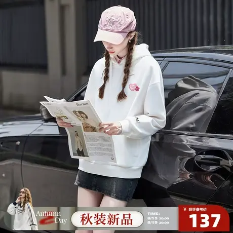 8.15/20点 上新唐狮2025秋女卫衣连帽休闲情侣女左胸爱心图案印花图片