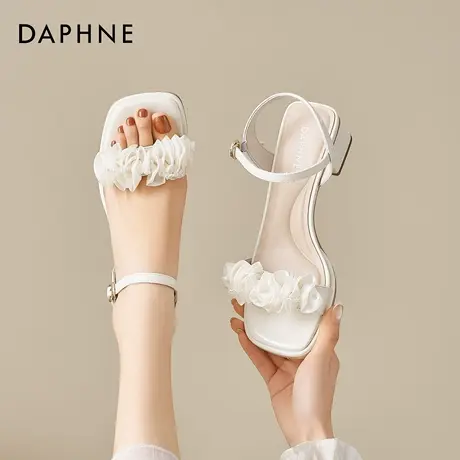 达芙妮法式粗跟凉鞋女2026春季新款绝美配裙女鞋米色一字带凉单鞋图片