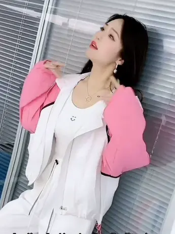 欧货时尚撞色冲锋衣2023夏季新款短款休闲百搭连帽防晒衣短外套女图片