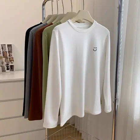 chic复古港味刺绣T恤女冬季加绒加厚德绒保暖打底衫宽松长袖上衣图片