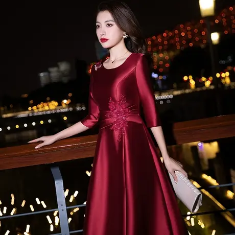 2024新款喜婆婆结婚婚礼婚宴装年轻妈妈晚礼服裙洋气冬季缎面高级图片