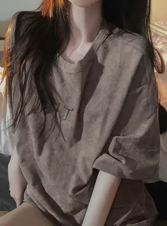 欧美潮牌麂皮字母短袖T恤女夏季宽松ins超火设计感oversize上衣服图片