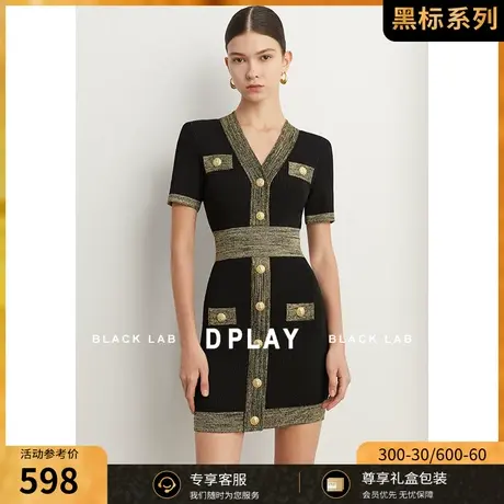 DPLAY黑标2023秋轻奢重工黑拼金V领短袖宽腰金属纽扣针织连衣裙图片