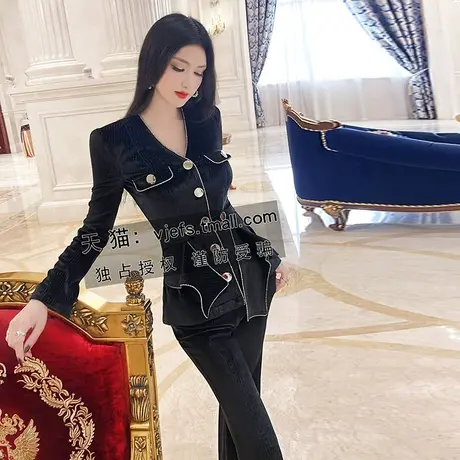 VJE早秋设计感丝绒套装女新款气质减龄小众外套喇叭裤两件套图片