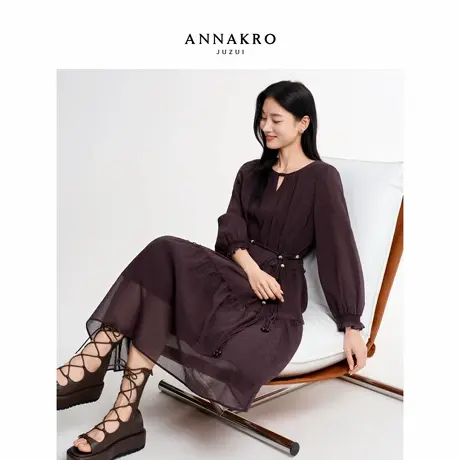 玖姿安娜蔻波西米亚度假风肌理雪纺腰带收腰连衣裙女2026春季新款图片