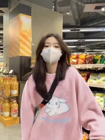 粉色圆领卫衣女春秋小个子薄款宽松减龄小众设计感慵懒风无帽上衣图片