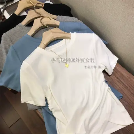 巨巨巨显瘦！2023春季新款简约佰搭褶皱收腰不规则纯色圆领T恤女图片