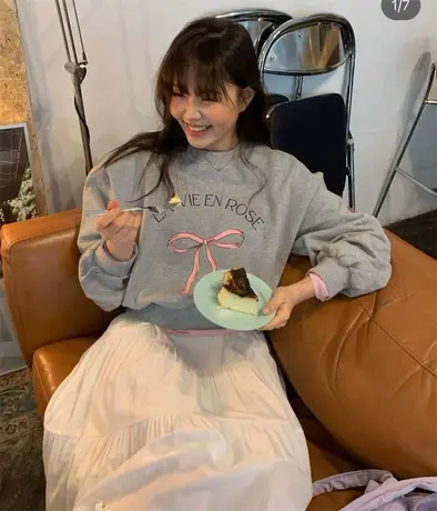 韩国东大门2024春季新款套头可爱蝴蝶结字母宽松卫衣女薄款上衣服图片