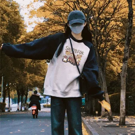 卡通动漫印花无帽圆领卫衣女初秋百搭韩版宽松薄款插肩袖上衣外套图片