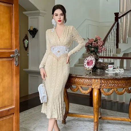 收腰流苏设计感V领蕾丝连衣裙独特穿搭温柔风优雅气质包臀鱼尾裙商品大图