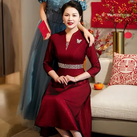 男方喜妈妈婚宴装晚礼服连衣裙女喜婆婆洋气婚礼年轻结婚简约大气图片