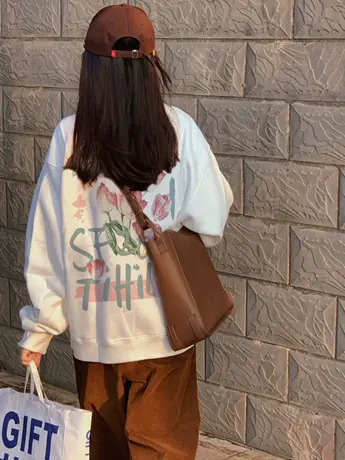 奶甜艺术生无帽卫衣女薄款早秋慵懒宽松高级感超好看落肩长袖上衣图片