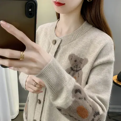 提花小熊针织开衫女装圆领减龄毛衣宽松外穿秋装外套图片