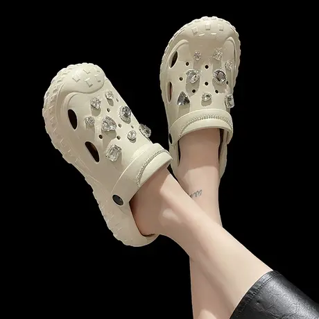 新款洞洞鞋女网红夏季外穿时尚水钻踩屎感防滑包头沙滩厚底凉拖鞋图片