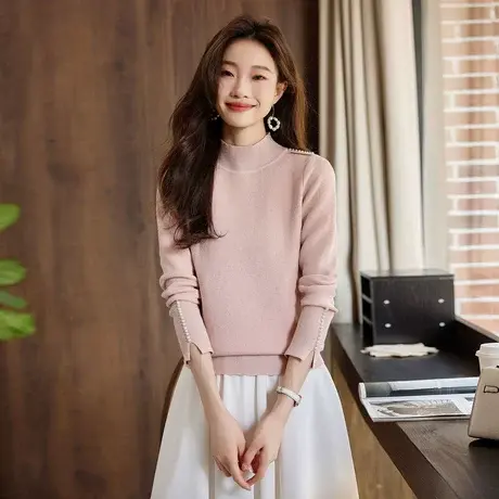 时尚气质毛衣2023年冬季新款女百搭半高领珍珠装饰加绒厚款上衣图片