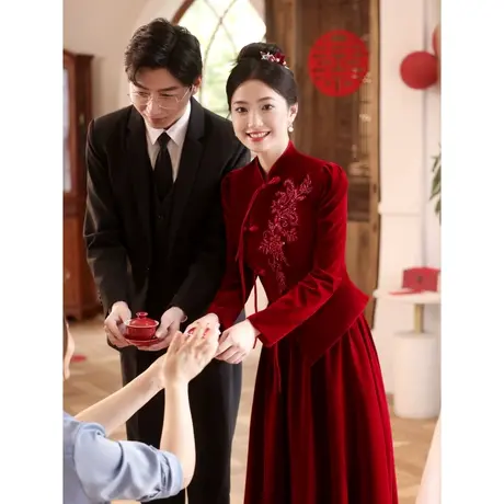 中式旗袍敬酒服2023新款新娘冬季加绒长袖红色丝绒结婚回门秀禾服商品大图