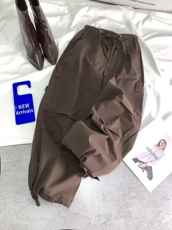 2024春季新款欧美抽绳深棕色口袋工装裤女街头休闲直筒宽松阔腿裤图片