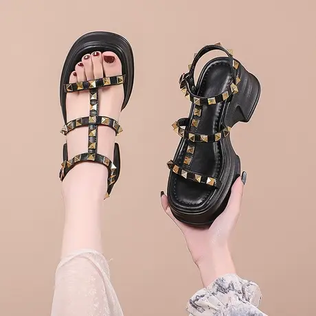 法式铆钉一字带露趾厚底罗马凉鞋女2023夏季新款防水台气质高跟鞋图片