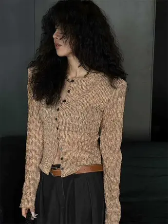 韩国2023早春新款洋气百搭压褶修身显瘦针织排扣开衫套头上衣女潮商品大图