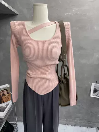 燕麦色樱粉色～低U领露锁骨针织衫毛衣女修身不规则打底秋冬内搭商品大图