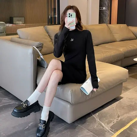唐狮圆领收腰长袖毛织连衣裙女秋冬新款黑色裙子内搭打底裙短款y5图片