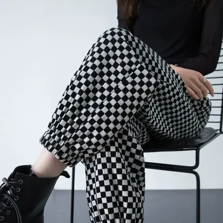 雪尼尔裤子女秋冬2023新款加厚黑白棋盘格休闲糯米裤九分小个子商品大图